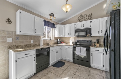 O'Fallon Casa | O'Fallon Edge Oasis- 4bd/3bt, Wooded Backyard, Office, Great Family Getaway