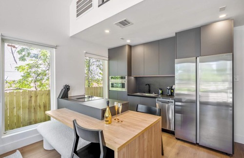 Greater East End Apartamento | O'Four Lofts North, Luxury Cabin Retreat