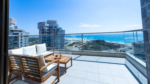 Rishon LeTsiyon Apartamento | O&O Group - SeaFront Luxurious 3 BR Apartment