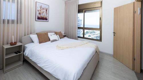 Rishon LeTsiyon Apartamento | O&O Group - SeaFront Luxurious 3 BR Apartment