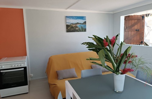 Capesterre-Belle-Eau Casa | O'Romarin on the road to the Carbet Falls, close to seas and rivers