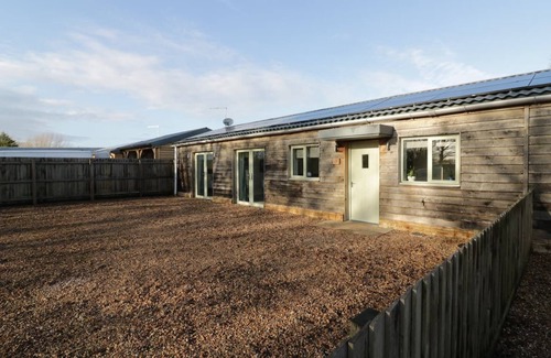 Ely Casa | Oak Cottage - Modern, Cosy Two Bed with Countryside Views and River Access