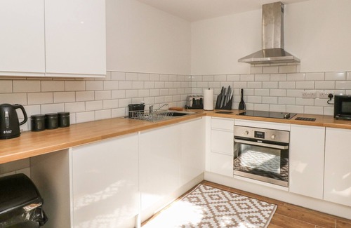 Hollow Meadows Cabaña | OAK COTTAGE, pet friendly in Bolsterstone / Ewden Village