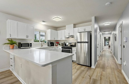 Rosewood Apartamento | `Oak Grove Bungalow`- Private Downtown Bungalow