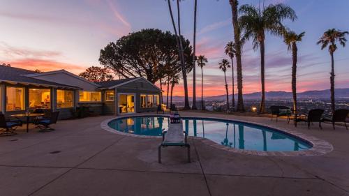 Sherman Oaks Casa | Oak Hills by AvantStay Panoramic View Pool Spa