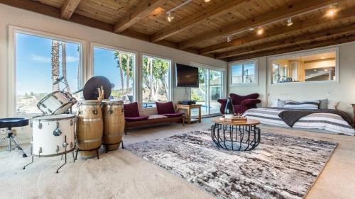 Sherman Oaks Casa | Oak Hills by AvantStay Panoramic View Pool Spa