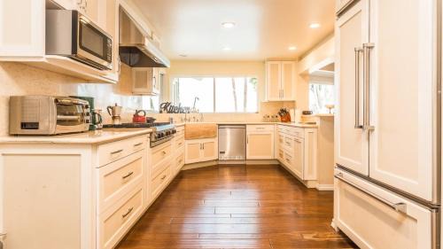 Sherman Oaks Casa | Oak Hills by AvantStay Panoramic View Pool Spa
