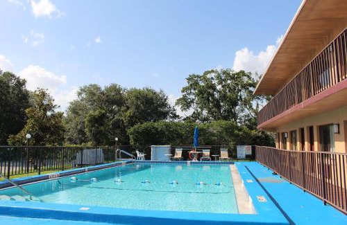 Historic Downtown Kissimmee Hotel | Oak Ridge Inn