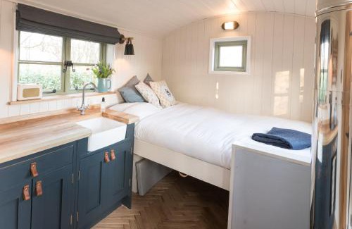Honley Otro | Oak + Stars Hideaway