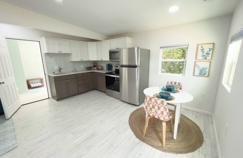 Hobbs Casa | Oak Tree Oasis Guesthouse w/ Private Heated Pool