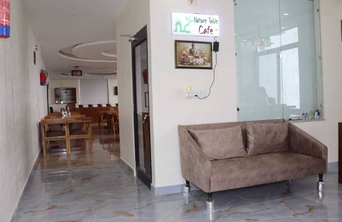 Lansdowne Hotel | Oak Trek Resort