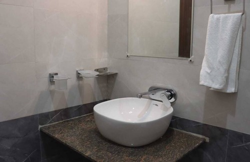 Lansdowne Hotel | Oak Trek Resort