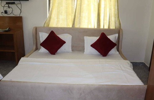 Lansdowne Hotel | Oak Trek Resort