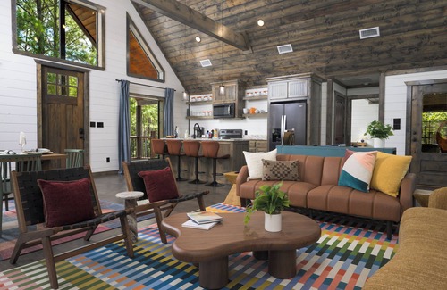 Pickens Casa | Oakhaven Fell - Couples Retreat - Sauna - Cold Plunge - Hot Tub