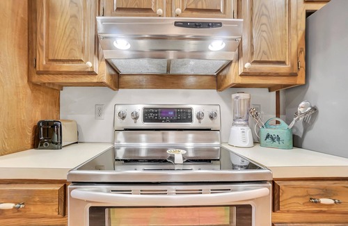 Vernon Casa | Oaklawn Retreat -4BR -Sleeps 8