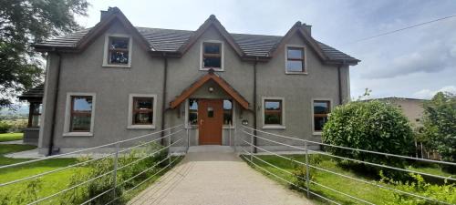 Newry Casa | Oaktree Manor
