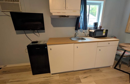 Gravenhurst Hotel | Oakwood Motel