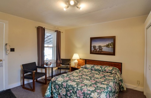 Gravenhurst Hotel | Oakwood Motel