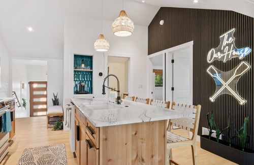 Beulah Casa | Oar House- Hot Tub, 12 Minutes to Crystal Mountain