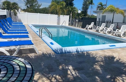 Royal Poinciana Condominio | Oasis at Hollywood Unit 8 - Sleep 2