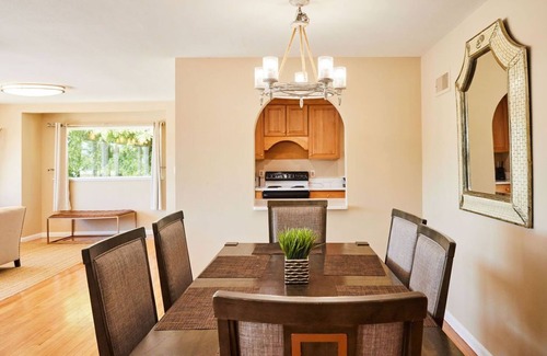 New London Casa | OASIS @ OCEAN BEACH PARK: 6 QUEEN BEDS