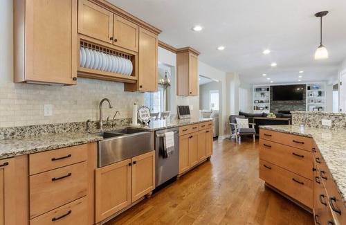 Geneva Casa | Oasis on Oak |Private In-Ground Pool |Hot Tub |Pergola Seating |1.5 Acre Home |Entertainment Room