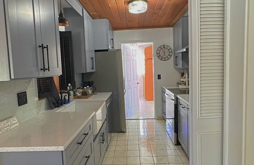 Englewood Park Casa | Oasis Vintage Home w/pool