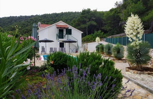 Stomorska Casa | Oaza mira i tišine s prekrasnim pogledom na more.