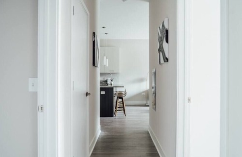 Forestview Apartamento | OB4 Luxury Living in Oakbrook: Furnished 2BR Apartment