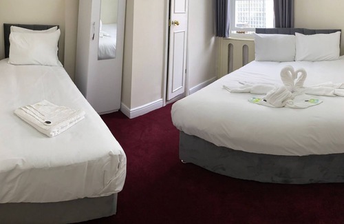 Warwick Hotel | OYO Oban Victoria Hotel
