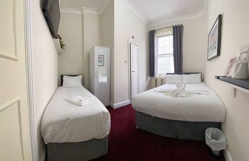 Warwick Hotel | OYO Oban Victoria Hotel
