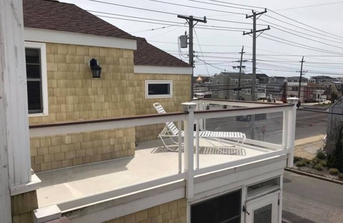 North Beach Haven Apartamento | Ocean and Bay views, 3 upper decks, recently renovated, close to ACME.