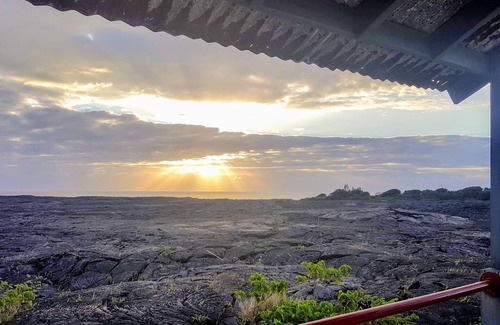 Kalapana Casa | Vista del océano y la lava desde 400 pies cuadrados Off Grid House: increíbles amaneceres y puestas de sol