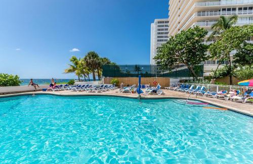Galt Mile Apartamento | Ocean Beach Condo 3BR On the Sand 505