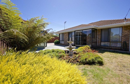 East Devonport Casa | Ocean Beach Villa
