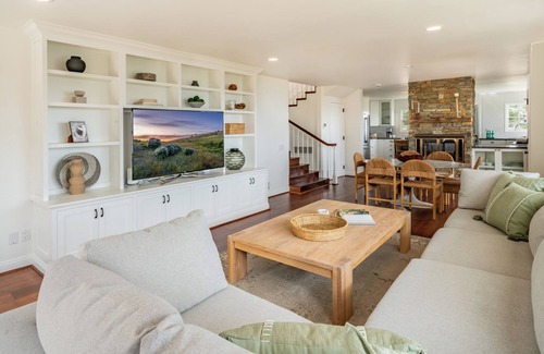 Summerland Casa | Ocean Breeze Abode & Bungalow - Spacious Seaside Living
