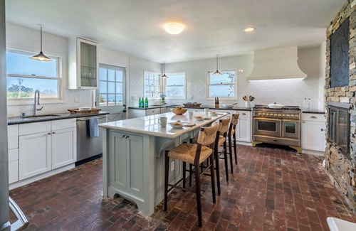 Summerland Casa | Ocean Breeze Abode & Bungalow - Spacious Seaside Living
