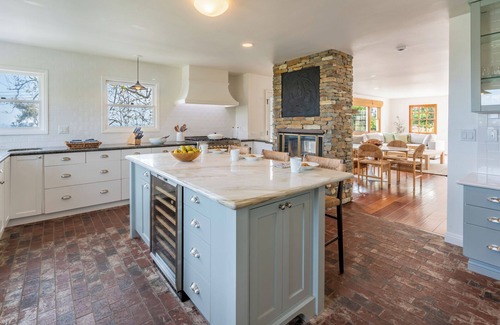Summerland Casa | Ocean Breeze Abode & Bungalow - Spacious Seaside Living