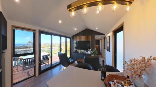 Bicheno Casa | Ocean breeze homestays 1