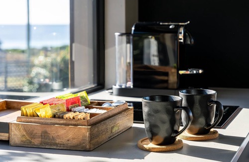 Bicheno Casa | Ocean Breeze Homestays - Unit 1 - Luxe tiny home in garden oasis