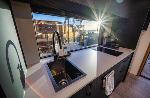 Bicheno Casa | Ocean Breeze Homestays - Unit 1 - Luxe tiny home in garden oasis