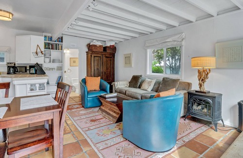 Stinson Beach Apartamento | Juguetón Oceanside Studio con bañera de hidromasaje y carpa de yoga