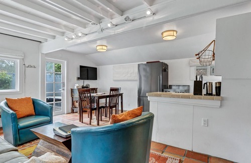 Stinson Beach Apartamento | Juguetón Oceanside Studio con bañera de hidromasaje y carpa de yoga