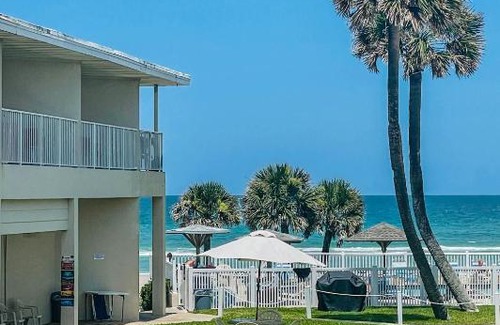Bridgeport Heights Hotel | Ocean Court Beachfront Hotel