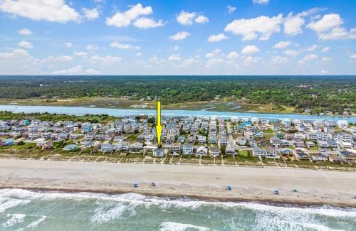 Holden Beach Casa | Ocean Daze - Sleeps 22, Direct Oceanfront, Renovated May 2022