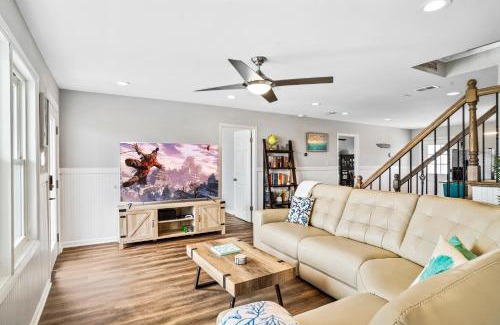 Holden Beach Casa | Ocean Daze - Sleeps 22, Direct Oceanfront, Renovated May 2022