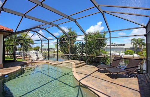Pelican Villa | Ocean Drive SW Cape - waterfront private home locally owned & managed, fair & honest pricing