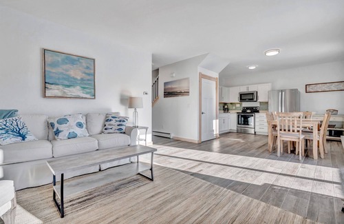 Owls Head Casa | Ocean Duplex East with Walk to Crescent Beach