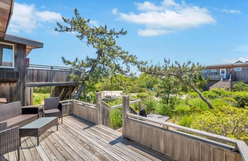 Napeague Apartamento | Ocean Dwelling w/PKG+Balcony+WiFi+HeatedPool