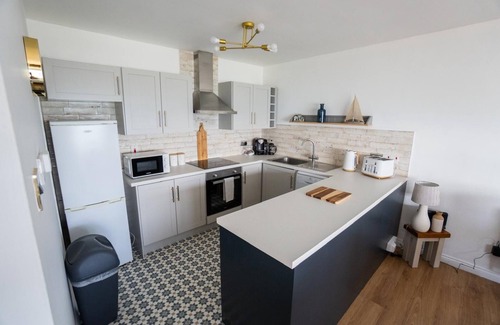 Carrickfergus Apartamento | Ocean front 2-bed penthouse apartment in Carrickfergus with stunning views.